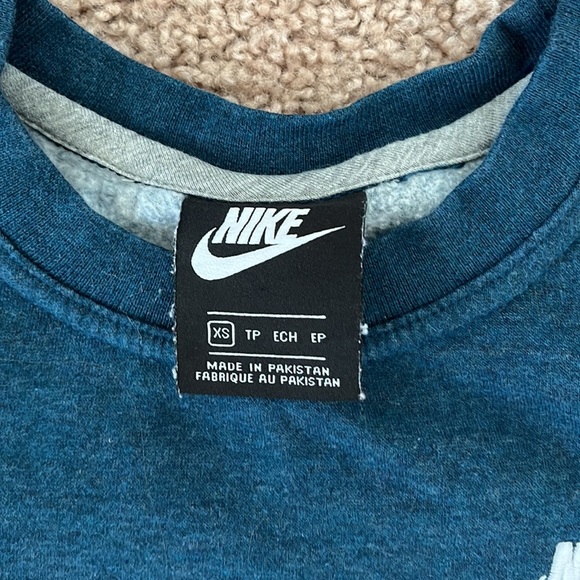 Nike sweatshirt - Picture 2 of 2